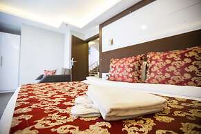 Royal Life Exclusive