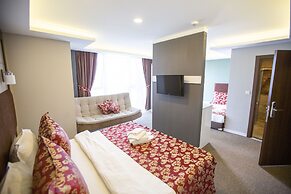 Royal Life Exclusive