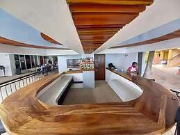 Lost Horizon Beach Dive Resort