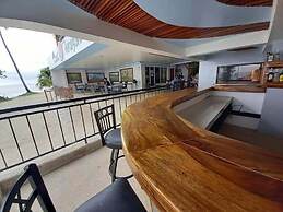 Lost Horizon Beach Dive Resort