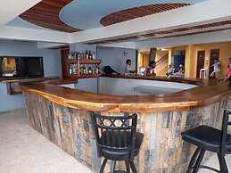 Lost Horizon Beach Dive Resort