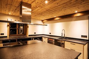 Alpen Select Lodge for 16-24 People