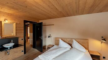 Alpen Select Lodge for 16-24 People