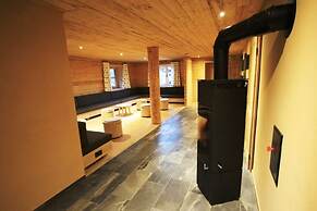 Alpen Select Lodge for 16-24 People