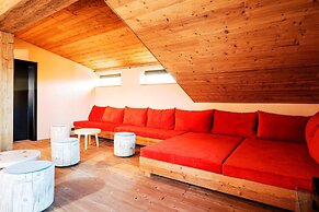 Alpen Select Lodge for 16-24 People