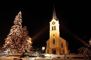Alpen Select Lodge for 16-24 People