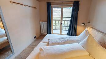 Alpen Select Lodge for 16-24 People