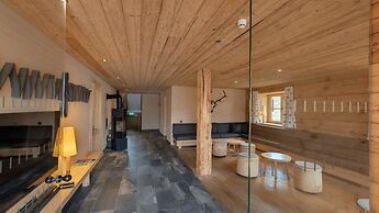 Alpen Select Lodge for 16-24 People
