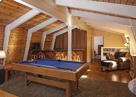 Kaley Vacation Rental Cabin by RedAwning