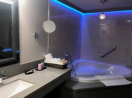 GreenTree Inn & Suites Alhambra