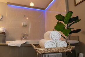 GreenTree Inn & Suites Alhambra