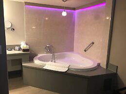 GreenTree Inn & Suites Alhambra