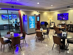 GreenTree Inn & Suites Alhambra