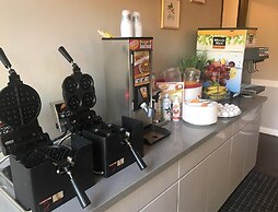 GreenTree Inn & Suites Alhambra