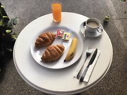 Kata Beachwalk Hotel and Bungalows