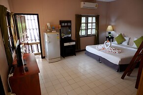 Kata Beachwalk Hotel and Bungalows