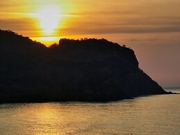 MYAMO Beach Lodge - Hostel