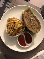 MYAMO Beach Lodge - Hostel