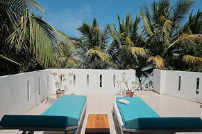 MYAMO Beach Lodge - Hostel