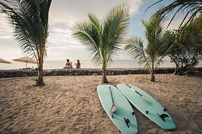 MYAMO Beach Lodge - Hostel