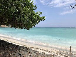 MYAMO Beach Lodge - Hostel