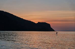 MYAMO Beach Lodge - Hostel