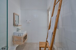 MYAMO Beach Lodge - Hostel