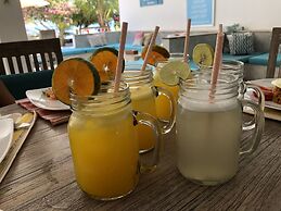 MYAMO Beach Lodge - Hostel