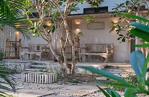 MYAMO Beach Lodge - Hostel