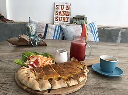 MYAMO Beach Lodge - Hostel