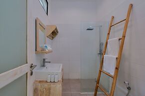 MYAMO Beach Lodge - Hostel