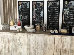 MYAMO Beach Lodge - Hostel