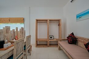 MYAMO Beach Lodge - Hostel