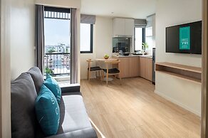 Cross Vibe Sukhumvit Hotel