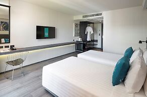 Cross Vibe Sukhumvit Hotel