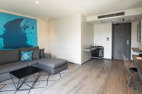 Cross Vibe Sukhumvit Hotel