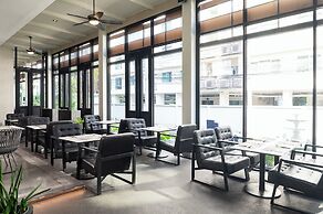 Cross Vibe Sukhumvit Hotel