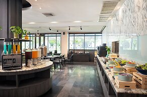 Cross Vibe Sukhumvit Hotel