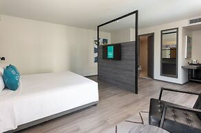 Cross Vibe Sukhumvit Hotel