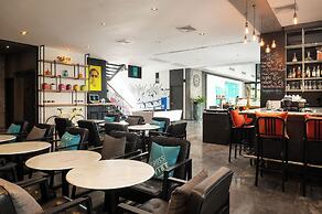 Cross Vibe Sukhumvit Hotel