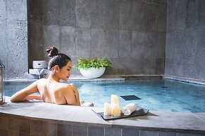 Cross Vibe Sukhumvit Hotel