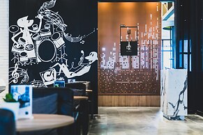 Cross Vibe Sukhumvit Hotel