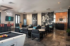 Cross Vibe Sukhumvit Hotel