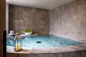 Cross Vibe Sukhumvit Hotel