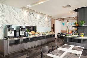 Cross Vibe Sukhumvit Hotel