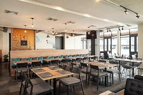 Cross Vibe Sukhumvit Hotel