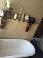 Waterhouse Guest Lodges 202 Lawley Street