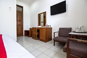 Residences by RedDoorz near Rumah Mode