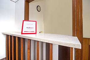 Residences by RedDoorz near Rumah Mode