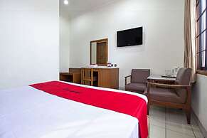 Residences by RedDoorz near Rumah Mode